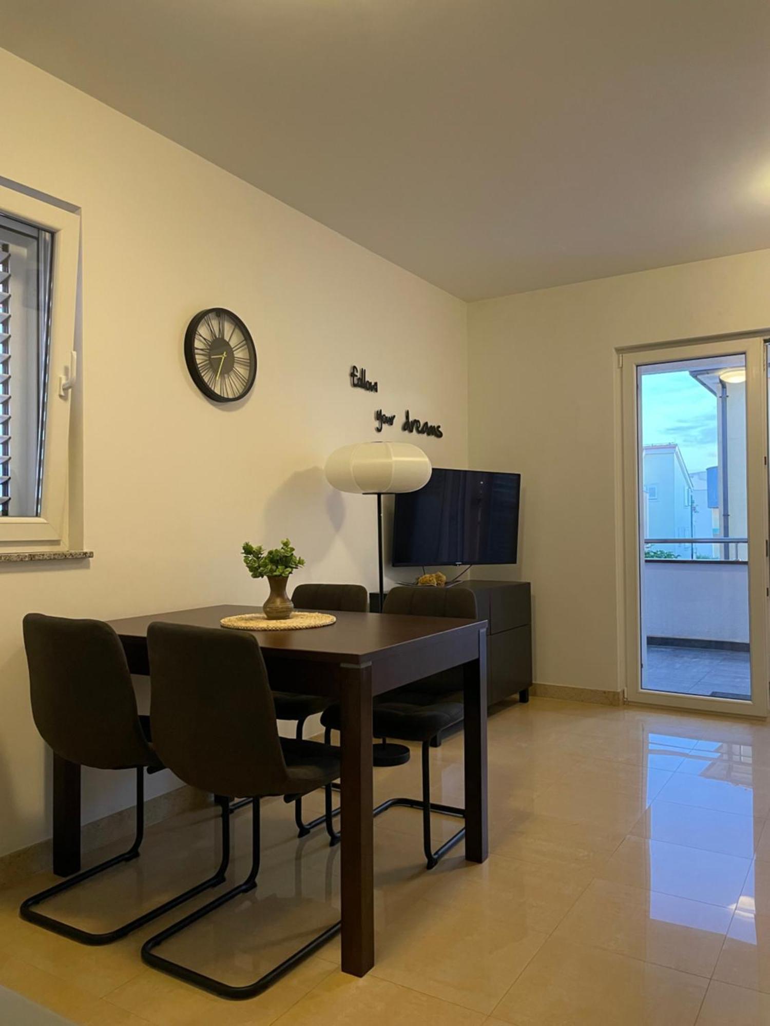 Sunrise Apartment *